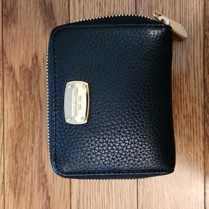 Michael Kors Jet Set Item Zip Around Leather Bifold Wallet Black 35T1GTTF1L